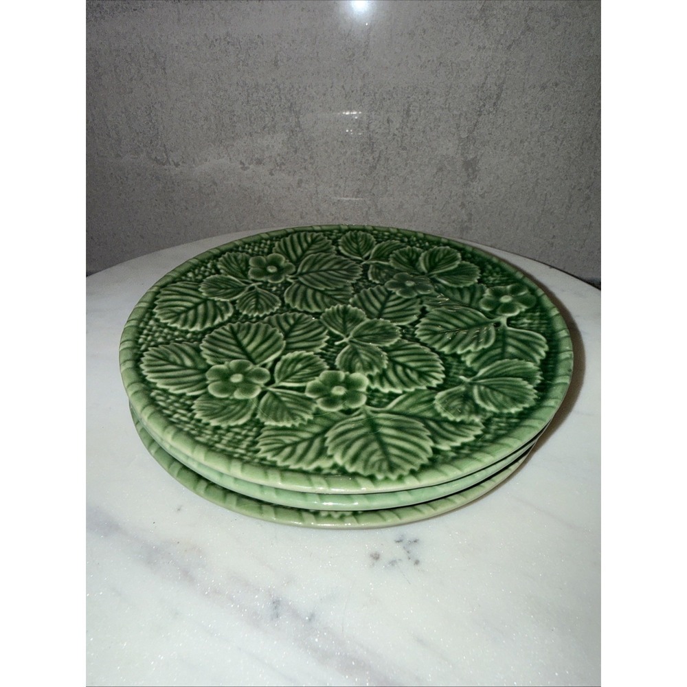 BORDALLO PINHEIRO Strawberry Leaves Flower Green Plate 6.75" Dessert Majolica - Picture 6 of 6